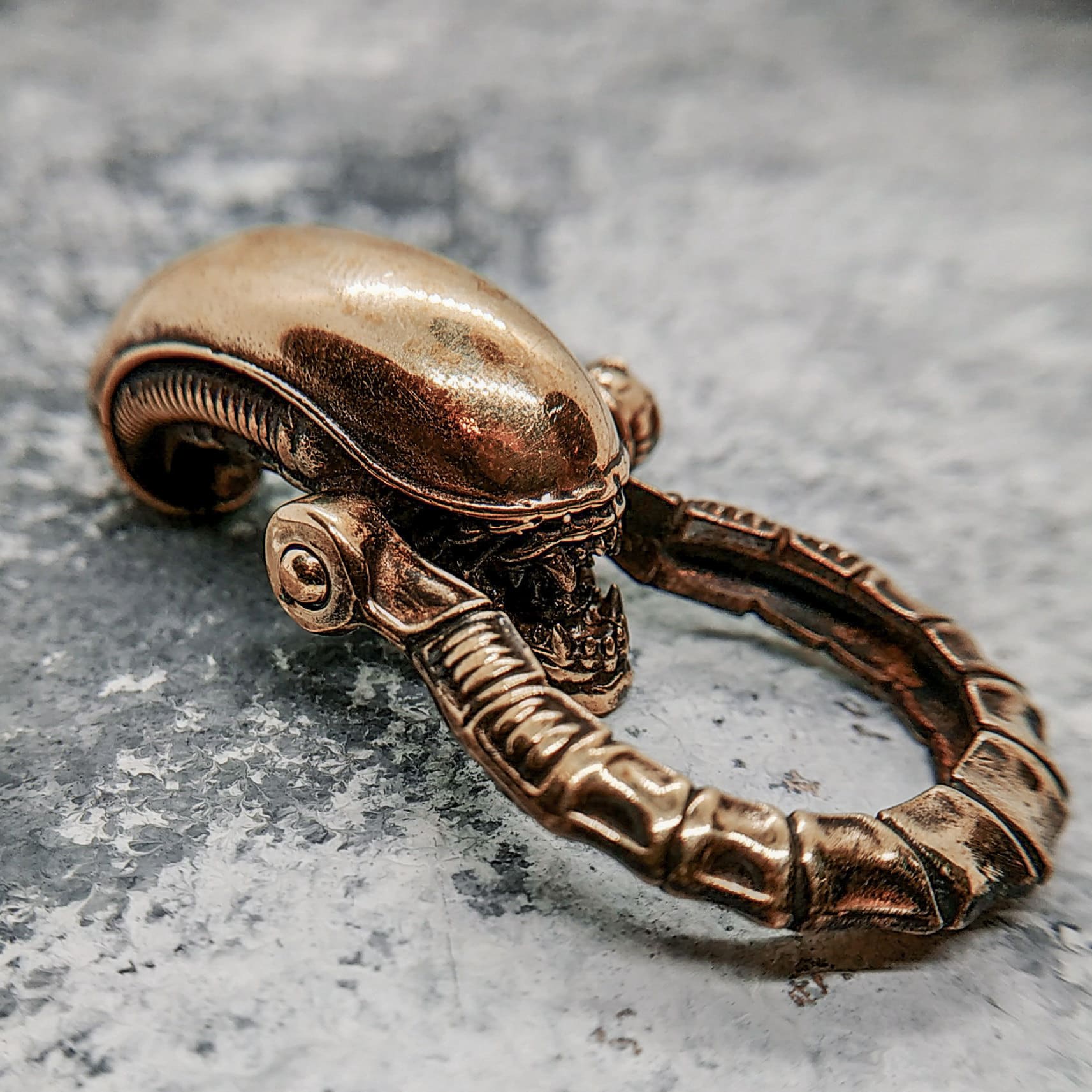 CooB Bronze Paracord Buckle Shackle Bead PREDATOR ALIEN for Paracord  Bracelet