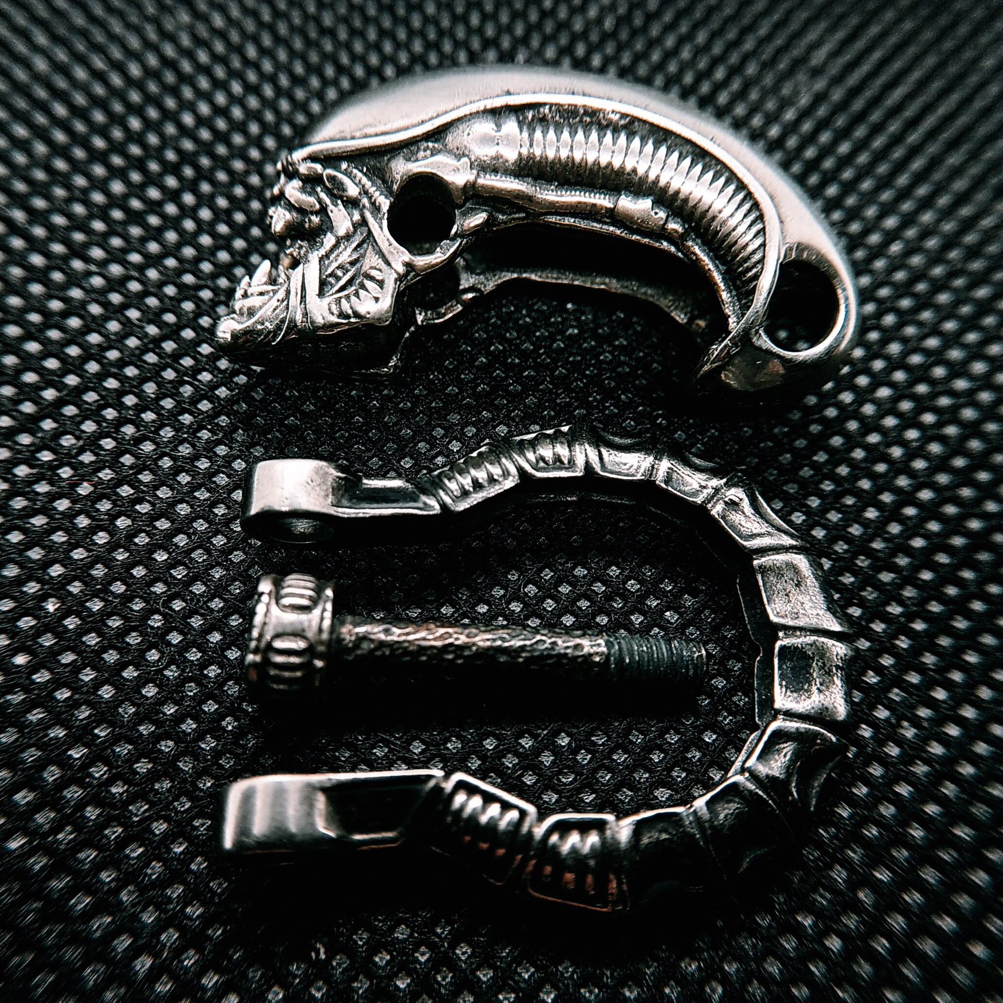 CooB Silver Paracord Buckle Shackle Bead PREDATOR ALIEN for Paracord  Bracelet