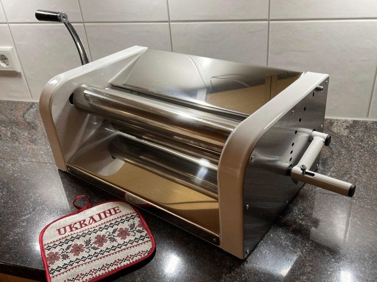 Manual Dough Sheeter for Sale, Pasta Maker Machine Pastry Mat