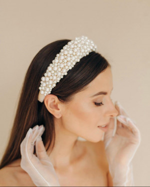 Beautiful embellished headband with pearls / Pearl hair accessories/ Bridal look