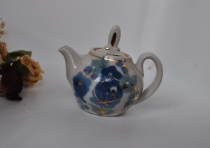 1980- Porcelain Small teapot Ukraine, Personal mini teapot, made in the Gorodnitsky Porcelain Factory