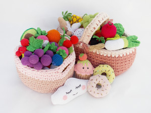 A set of toys to order. It includes 67 positions, Fruits and vegetables crocheted, a large game set, a gift for the summer