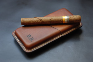 Custom cigarette case, leather holder for 3 cigars, engraved father gift, men's tobacco box