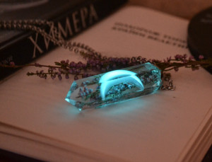 Glowing moon and real heather necklace, Glow in the dark necklace, Crystal point necklace