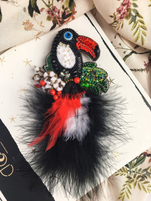 Embroidered custom brooch, beaded pin brooch bird Toucan with feathers