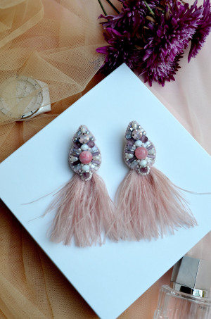 Funny beaded stud earrings with ostrich feather, cool clips