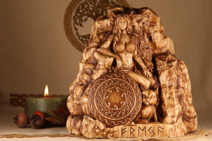 Freya, Freyja statue, Pagan goddess statue altar, Wood carving