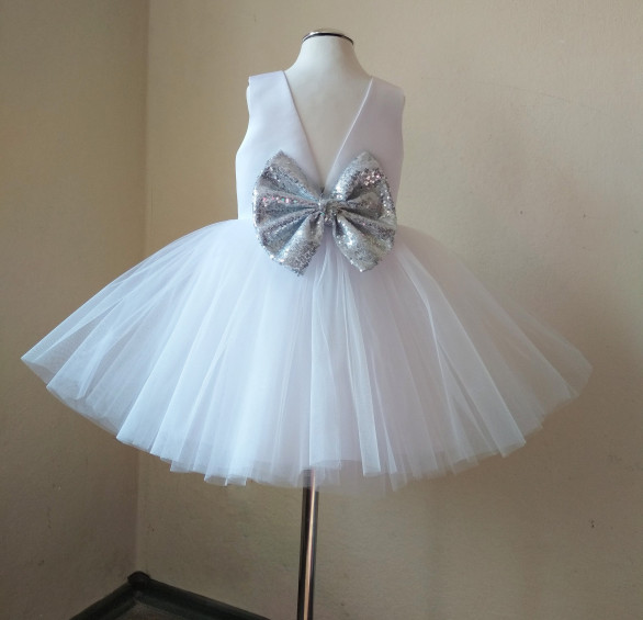 White birthday dress 1 year old. Flower girl dress tulle Birthday dress ...